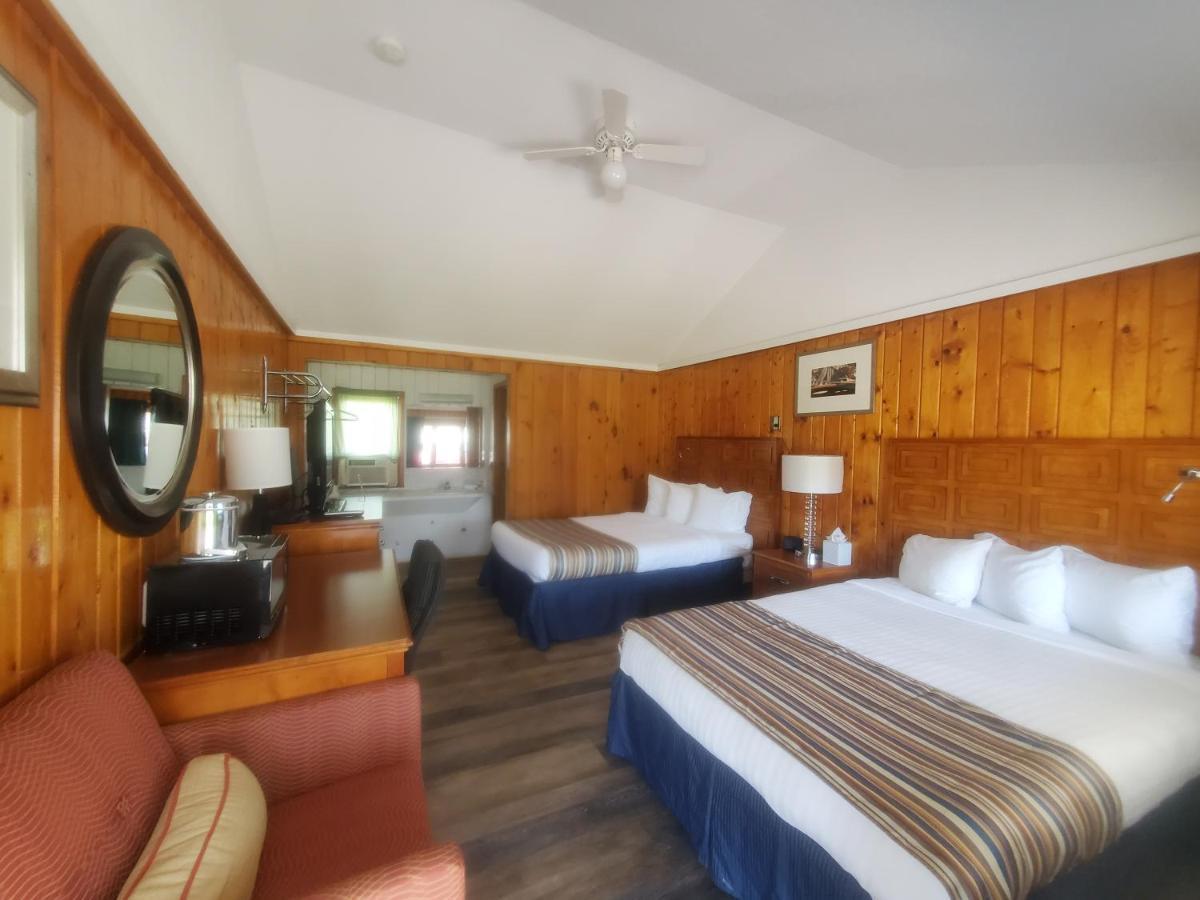 Bayview Lakefront Inn St. Ignace Exterior foto