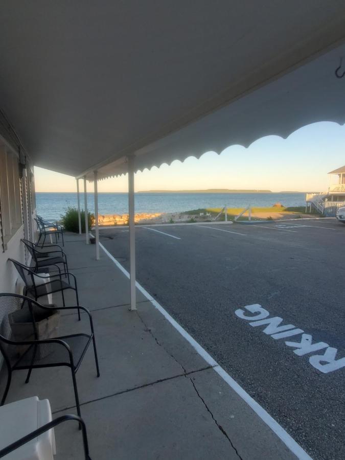 Bayview Lakefront Inn St. Ignace Exterior foto