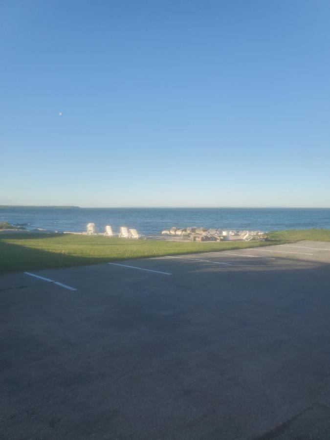 Bayview Lakefront Inn St. Ignace Exterior foto